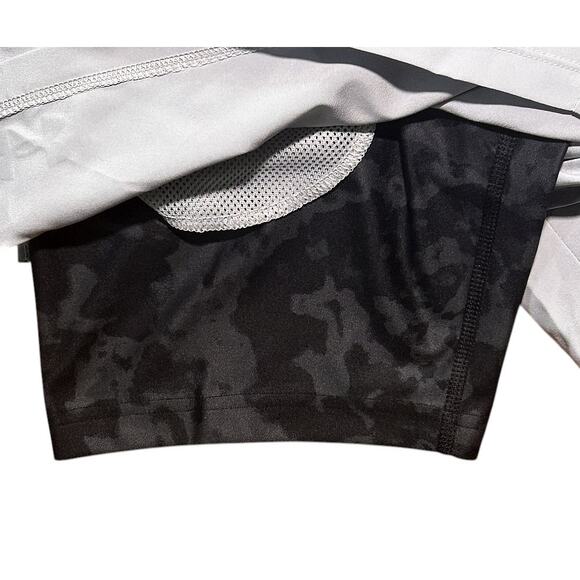 Under Armour 2 in 1 Loose Gray & Black Camo Running Training Shorts Youth XL - Picture 6 of 8